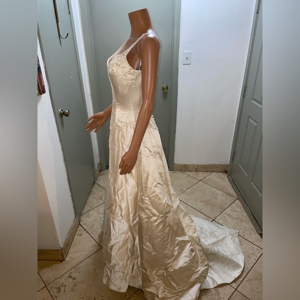 Matthew Christopher Haute Couture Bridal Gown Size 10 Ivory with Cream  embroide